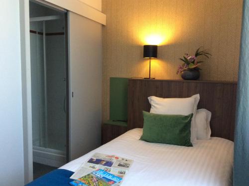 Imagen de la habitación del Hotel Best Western Le Duguesclin. Foto 5