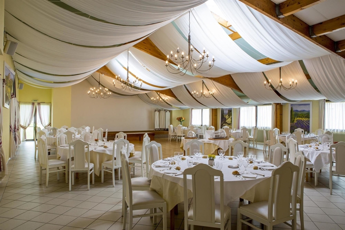 Imagen del bar/restaurante del Hotel Best Western Le Relais De Laguiole and Spa. Foto 5