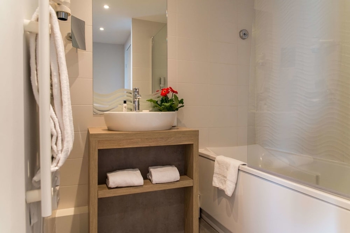 Imagen de la habitación del Hotel Best Western Les Aureliades. Foto 17