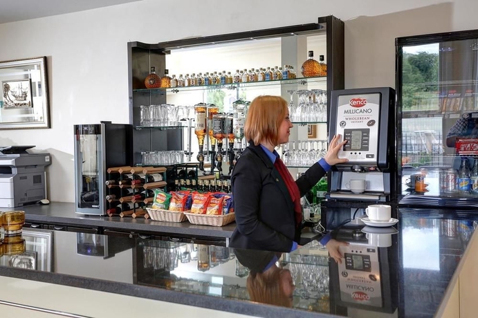 Imagen del bar/restaurante del Hotel Best Western London Highbury. Foto 9