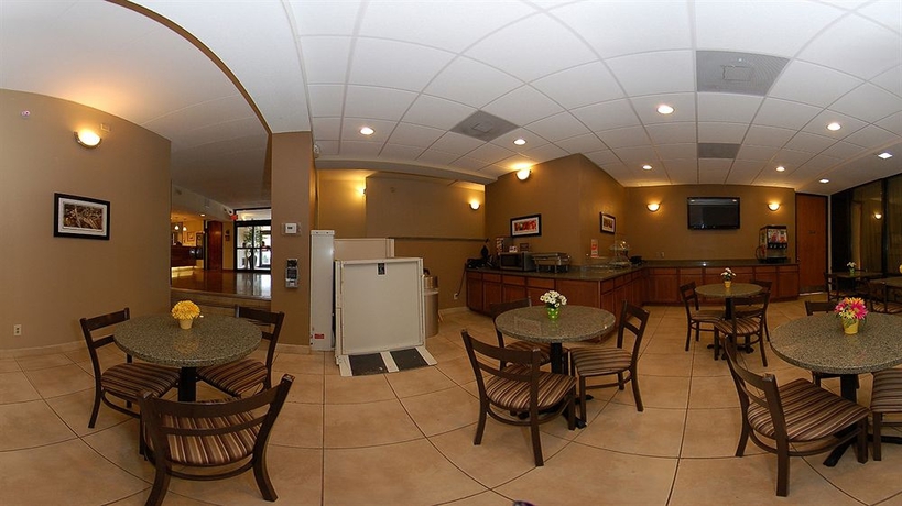 Imagen del bar/restaurante del Hotel Best Western Lower South End. Foto 2