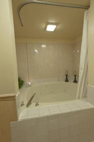 Imagen de la habitación del Hotel Best Western Luxbury Inn Fort Wayne. Foto 6