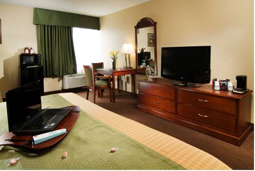 Imagen general del Hotel Best Western Luxbury Inn Fort Wayne. Foto 1