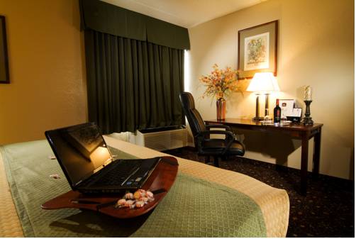 Imagen de la habitación del Hotel Best Western Luxbury Inn Fort Wayne. Foto 12