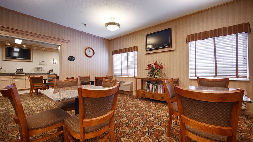 Imagen del bar/restaurante del Hotel Best Western Macomb Inn. Foto 3
