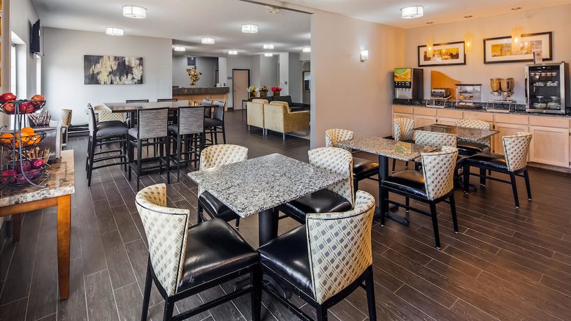 Imagen del bar/restaurante del Hotel Best Western Macomb Inn. Foto 4