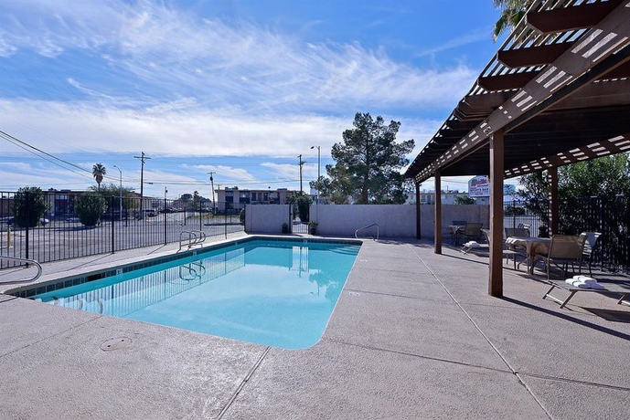 Imagen de la piscina del Hotel Best Western Main Street Inn. Foto 6