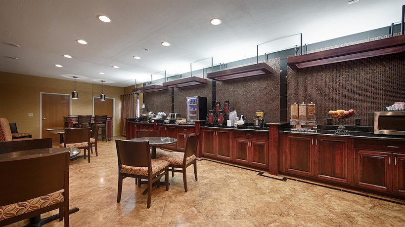 Imagen del bar/restaurante del Hotel Best Western Manhattan Inn. Foto 3