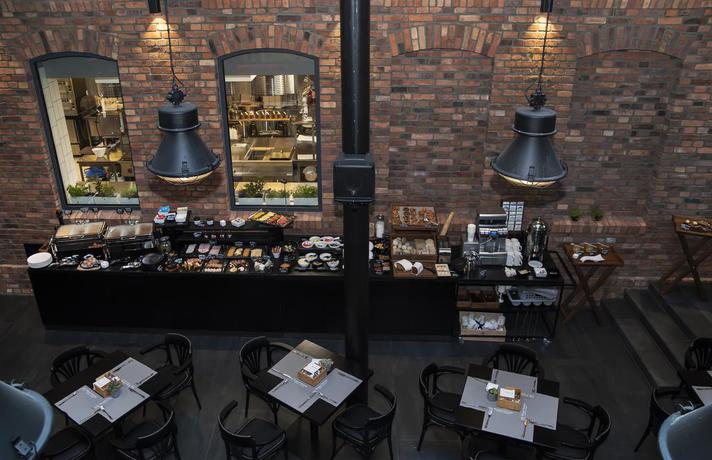 Imagen del bar/restaurante del Hotel Best Western Mariacki. Foto 7