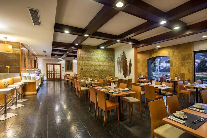 Imagen del bar/restaurante del Hotel Best Western Marina Del Rey. Foto 5