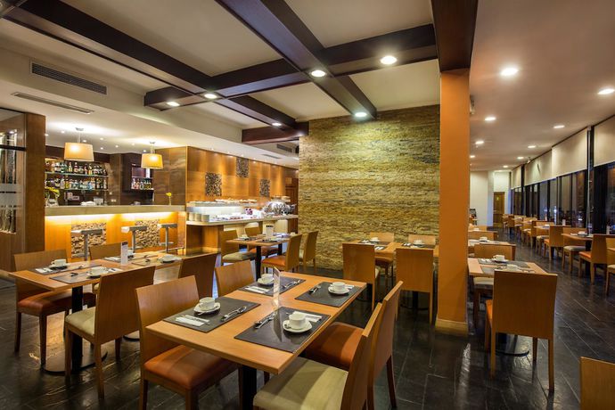 Imagen del bar/restaurante del Hotel Best Western Marina Del Rey. Foto 6