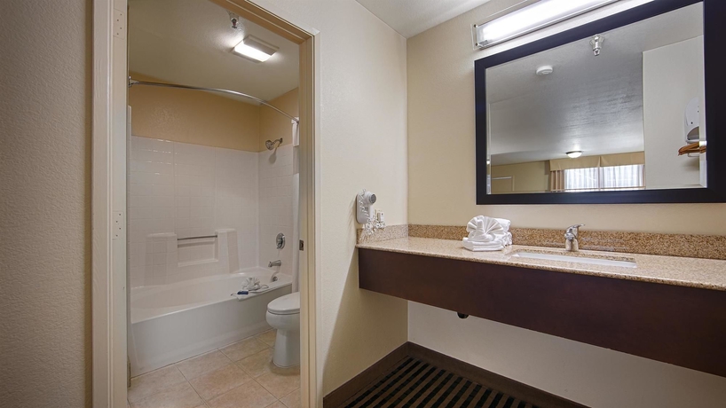 Imagen de la habitación del Hotel Best Western Marina State Beach. Foto 10