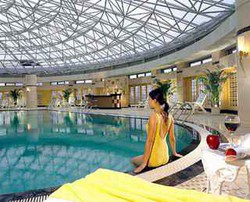 Imagen de la piscina del Hotel Best Western Mayflowers Wuhan. Foto 18