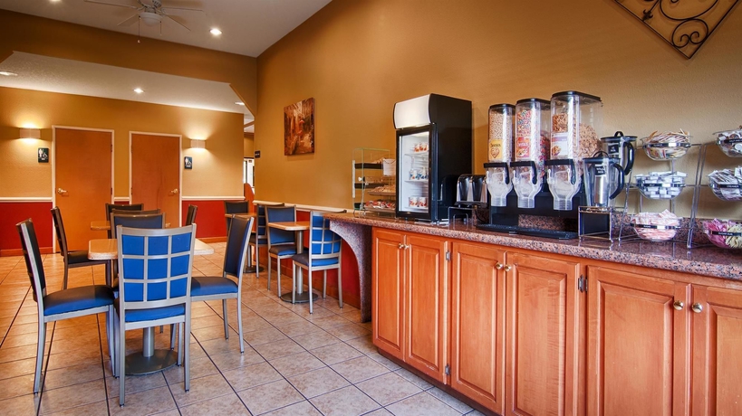Imagen del bar/restaurante del Hotel Best Western Mayport Inn & Suites. Foto 3