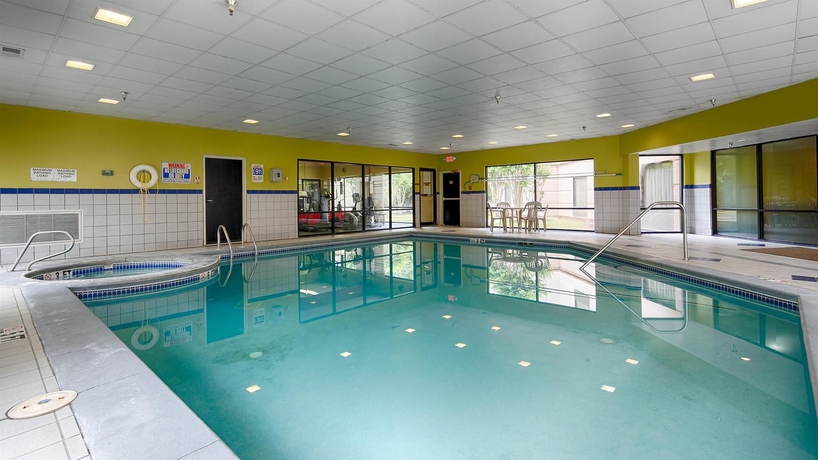 Imagen de la piscina del Hotel Best Western Mcdonough Inn and Suites. Foto 14