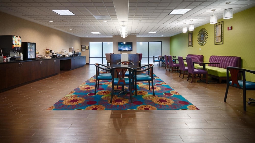 Imagen del bar/restaurante del Hotel Best Western Mcdonough Inn and Suites. Foto 2