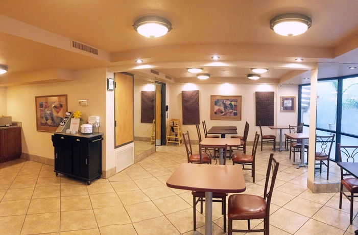 Imagen del bar/restaurante del Hotel Best Western Mezona Inn. Foto 2