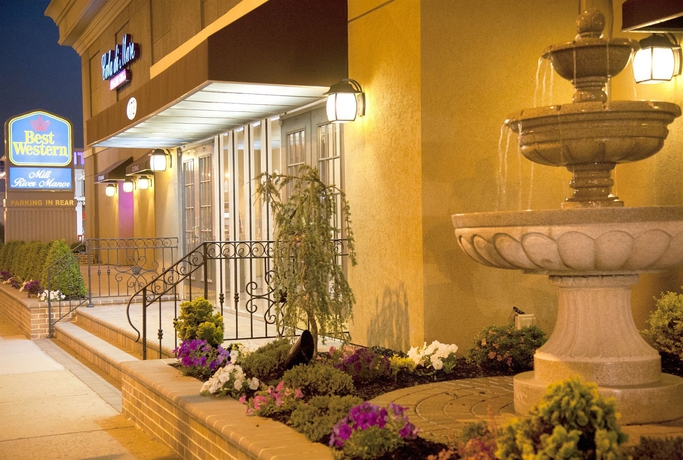 Imagen de los exteriores del Hotel Best Western Mill River Manor. Foto 7