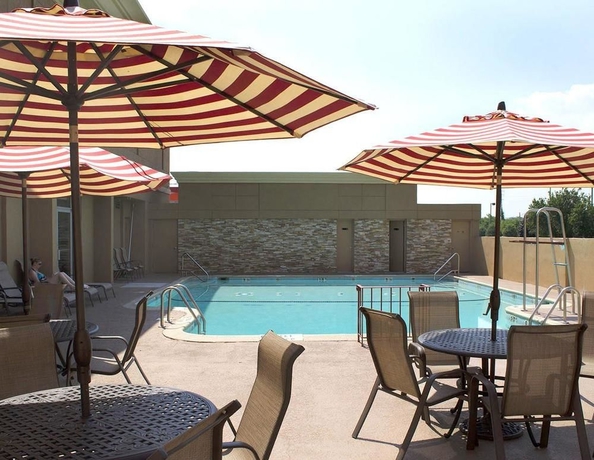 Imagen de la piscina del Hotel Best Western Mill River Manor. Foto 10