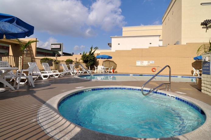 Imagen de la piscina del Hotel Best Western Monterey Park Inn. Foto 16