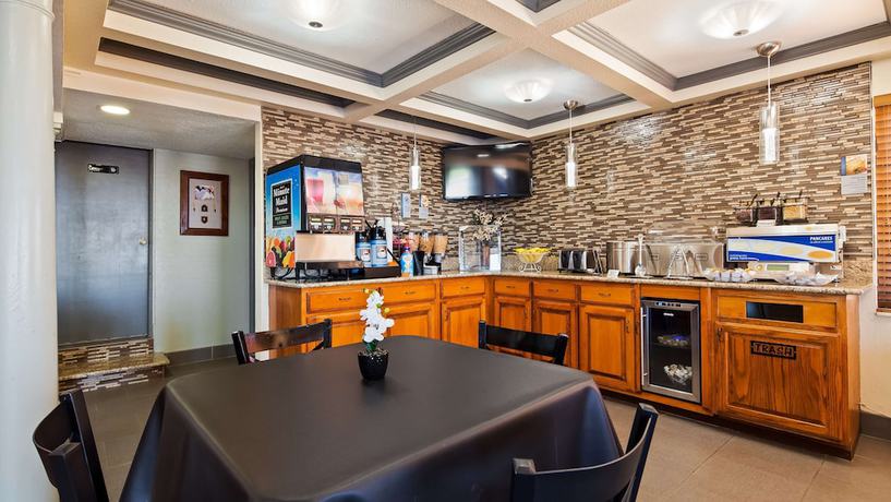 Imagen del bar/restaurante del Hotel Best Western Montis Inn. Foto 4