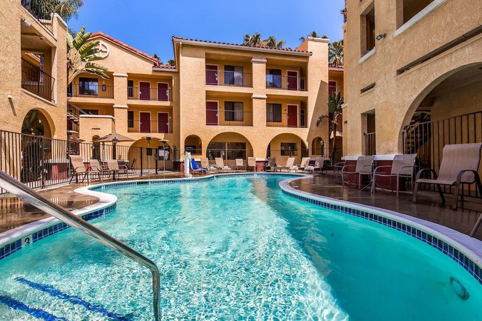 Imagen de la piscina del Hotel Best Western Moreno & Suites. Foto 20