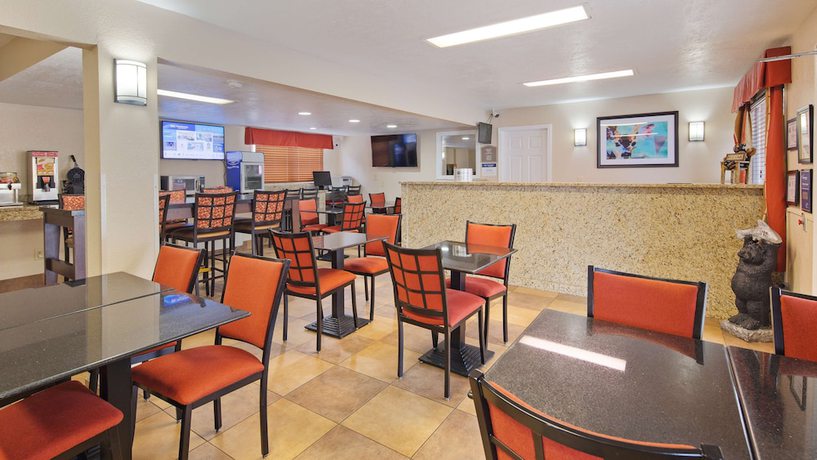 Imagen del bar/restaurante del Hotel Best Western Mountainbrook Inn. Foto 4