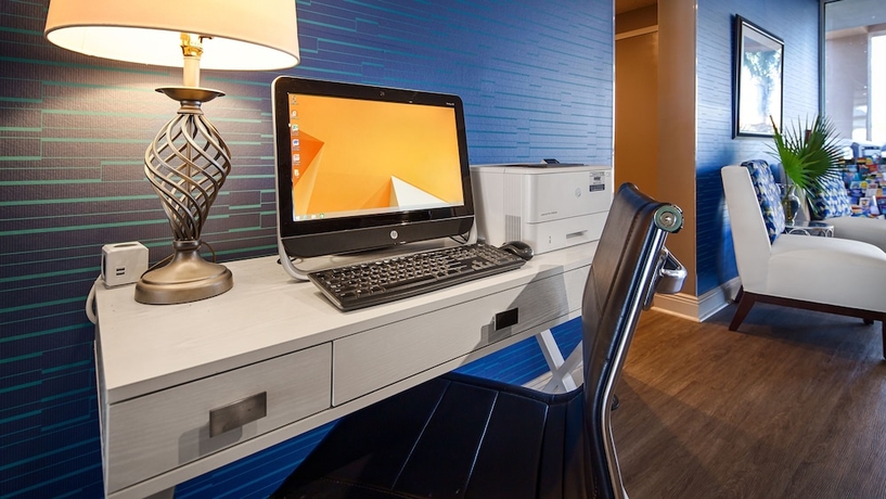 Imagen de los interiores del Hotel Best Western Navarre Waterfront. Foto 16