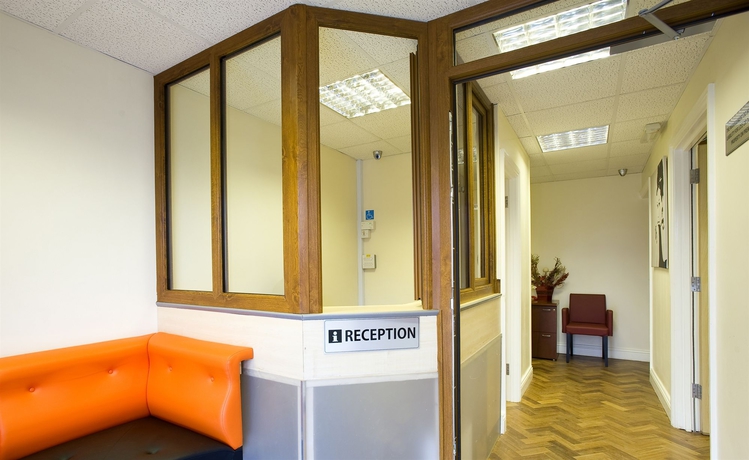 Imagen de los interiores del Hotel Best Western Northfields Ealing. Foto 9