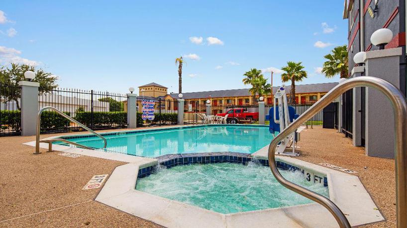 Imagen de la piscina del Hotel Best Western Northwest Inn & Suites. Foto 19