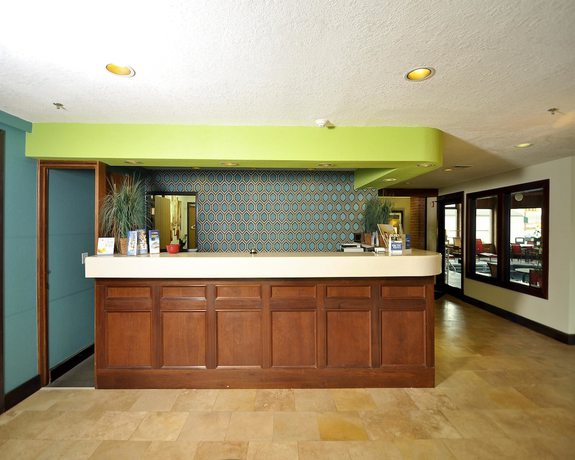 Imagen de los interiores del Hotel Best Western Norwalk. Foto 17