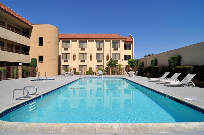 Imagen de la piscina del Hotel Best Western Norwalk Inn. Foto 16