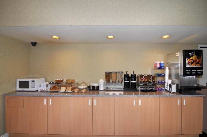 Imagen del bar/restaurante del Hotel Best Western Norwalk Inn. Foto 8