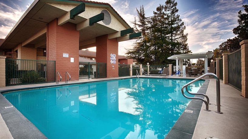 Imagen de la piscina del Hotel Best Western Orchard Inn. Foto 20