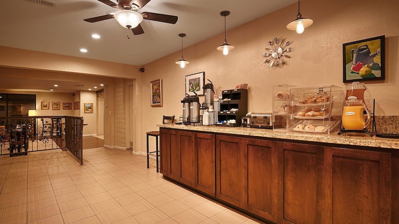 Imagen del bar/restaurante del Hotel Best Western Orchard Inn. Foto 5