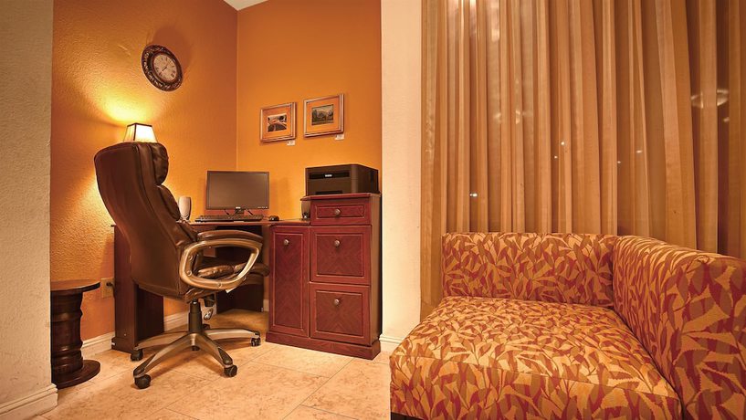 Imagen de los interiores del Hotel Best Western Orchard Inn. Foto 19