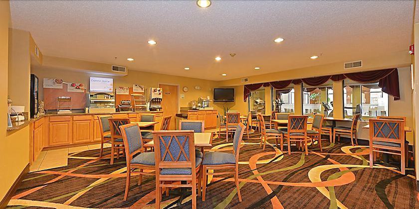 Imagen del bar/restaurante del Hotel Best Western Oswego. Foto 3
