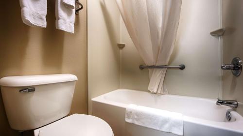 Imagen de la habitación del Hotel Best Western PLUS University Inn Marion. Foto 7
