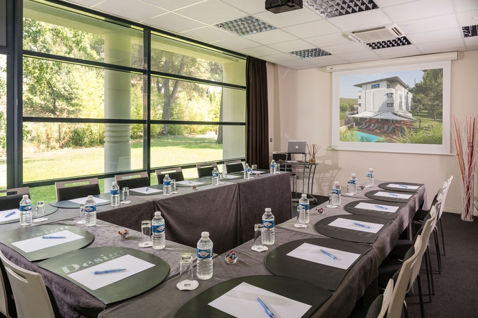 Imagen de los interiores del Hotel Best Western PLUS de l'Arbois. Foto 12