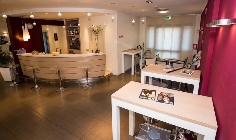 Imagen de los interiores del Hotel Best Western Palace Inn. Foto 18