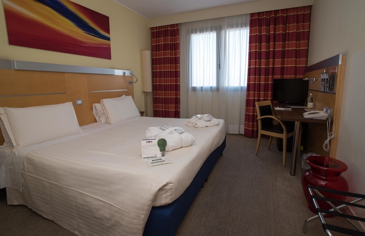 Imagen de la habitación del Hotel Best Western Palace Inn. Foto 12