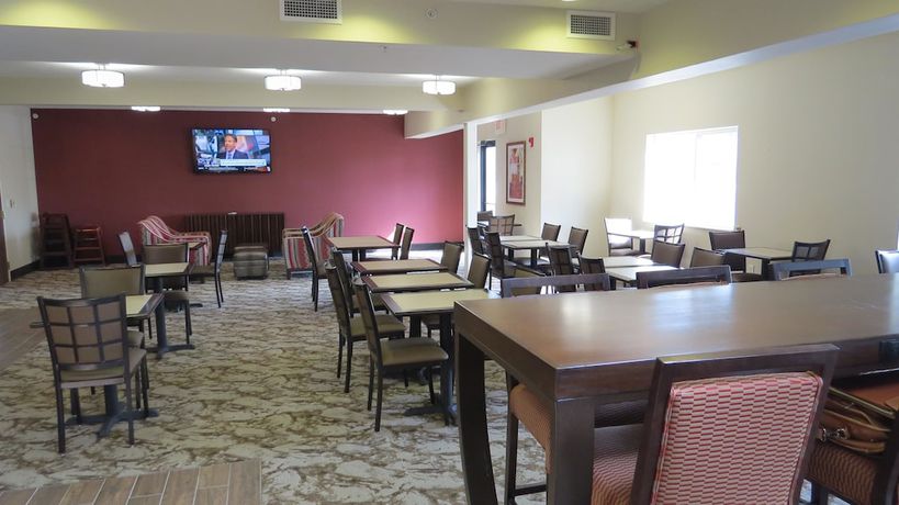 Imagen del bar/restaurante del Hotel Best Western Palmyra Inn And Suites. Foto 5