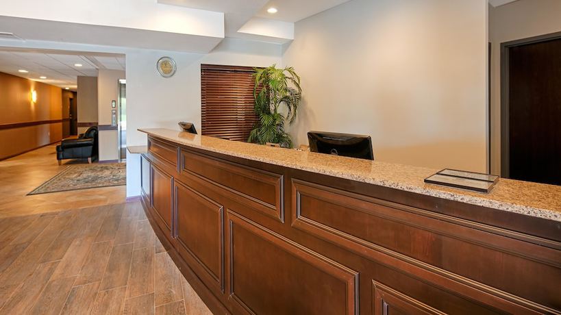 Imagen de los interiores del Hotel Best Western Paradise Inn, Savoy. Foto 19
