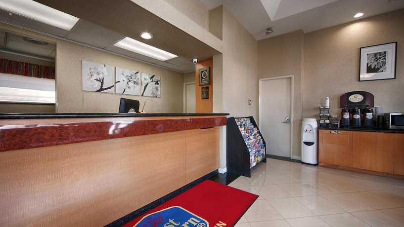 Imagen de los interiores del Hotel Best Western Pasadena Inn. Foto 13