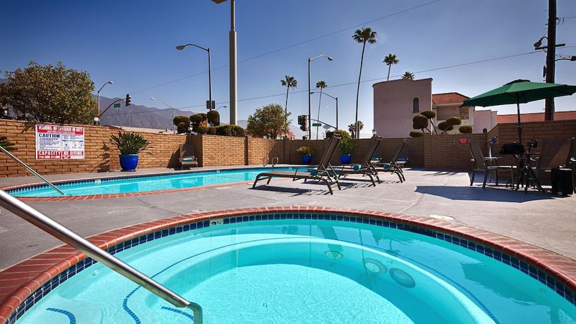 Imagen de la piscina del Hotel Best Western Pasadena Inn. Foto 15