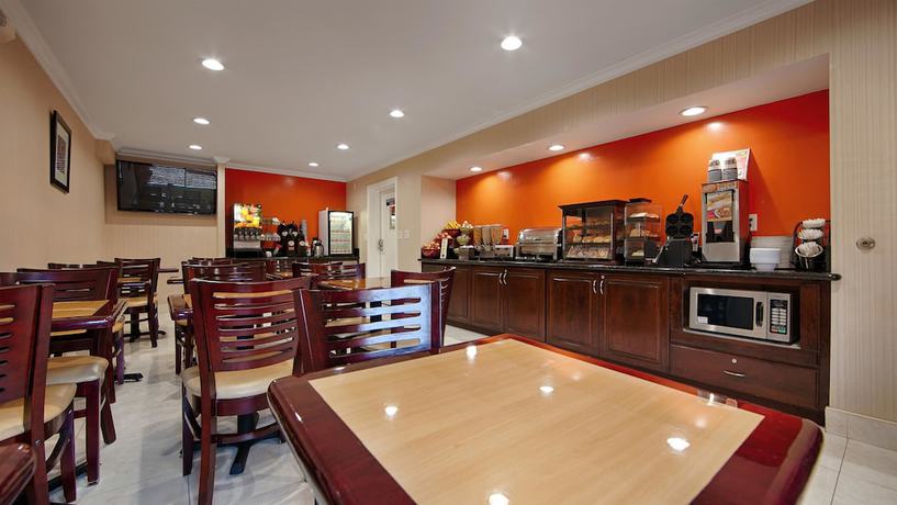 Imagen del bar/restaurante del Hotel Best Western Pasadena Inn. Foto 3