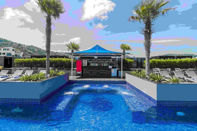 Imagen de la piscina del Hotel Best Western Patong Beach - Sha Extra Plus. Foto 10