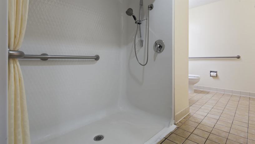 Imagen de la habitación del Hotel Best Western Patriots Point. Foto 2