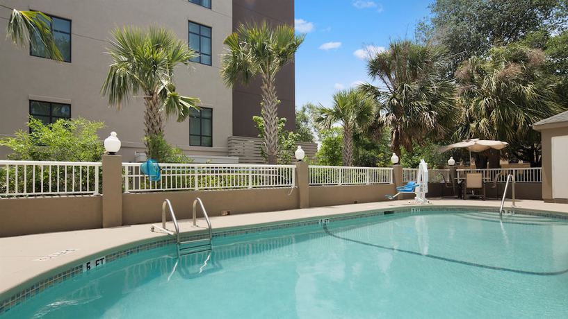 Imagen de la piscina del Hotel Best Western Patriots Point. Foto 20
