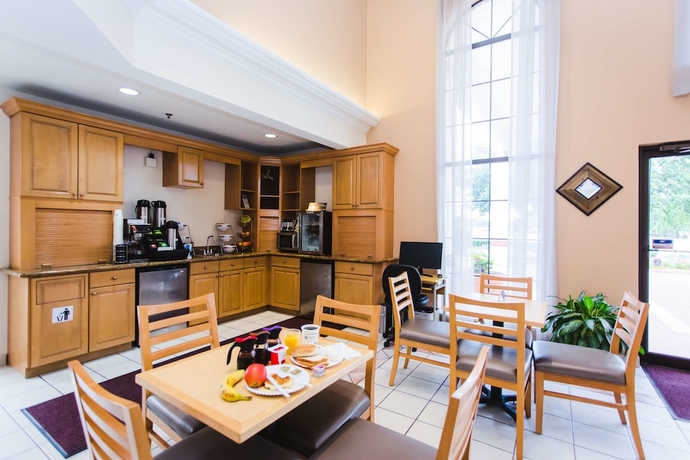 Imagen del bar/restaurante del Hotel Best Western Pearland Inn. Foto 3